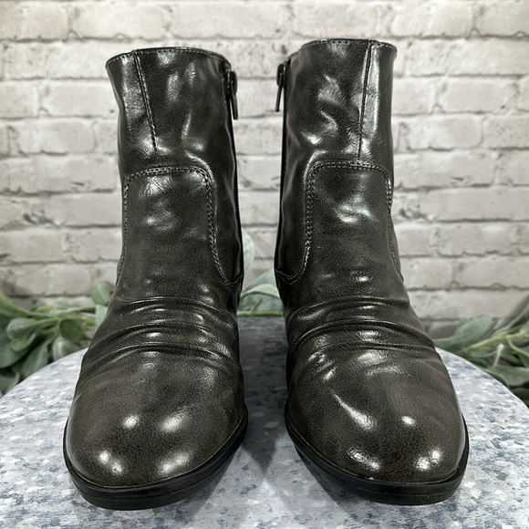 Life Stride Watchful Grey Faux Leather Round Toe Ankle Zip Boots WMS 8.5/9M✨EUC✨ - Picture 2 of 13